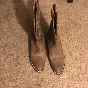 Ariat boots size 7 never worn